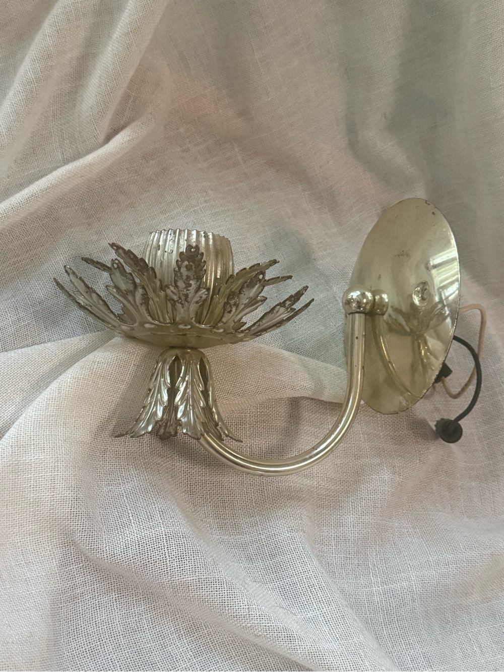 Vintage Ornate Floral Wall Sconce in Polished Gold
